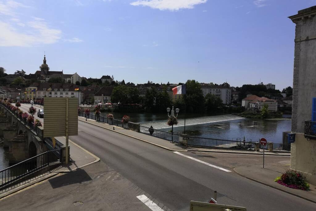 Gray Centre Ville Avec Vue Sur Saone Luaran gambar